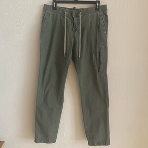 VUORI joggers pants olive green size large